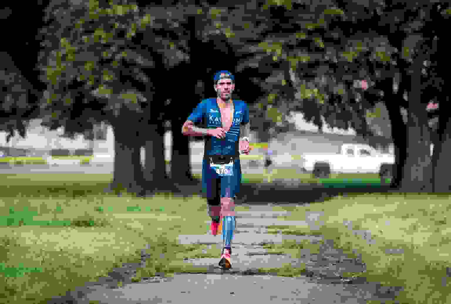 Breno Melo running during the 2023 Columbia Threadneedle Investments Boston Triathlon, where he claimed the title