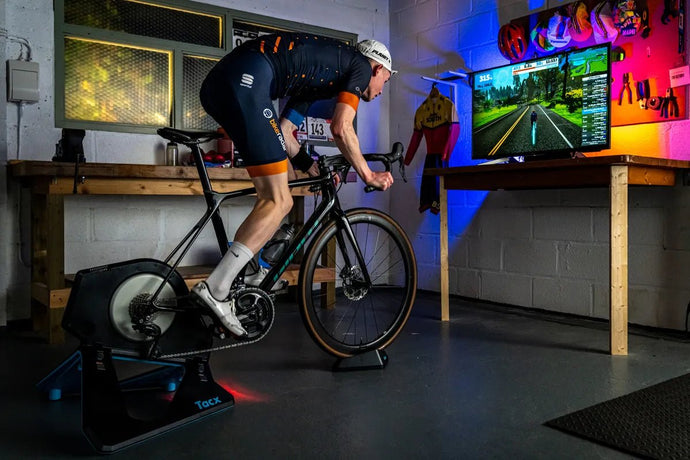 Maximiza tu entrenamiento en interiores con Zwift: guía para deportistas